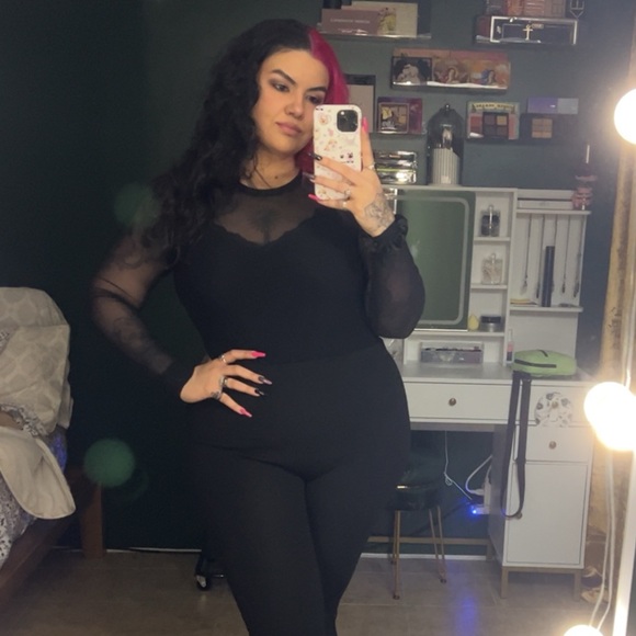 HI!! I’m Bibi 🖤💕 Welcome to my closet! - Picture 4 of 15